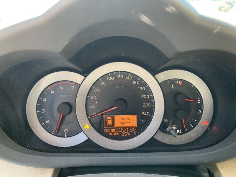 Toyota RAV 4 2.2 D-4D Executive 2011 – снимка 12