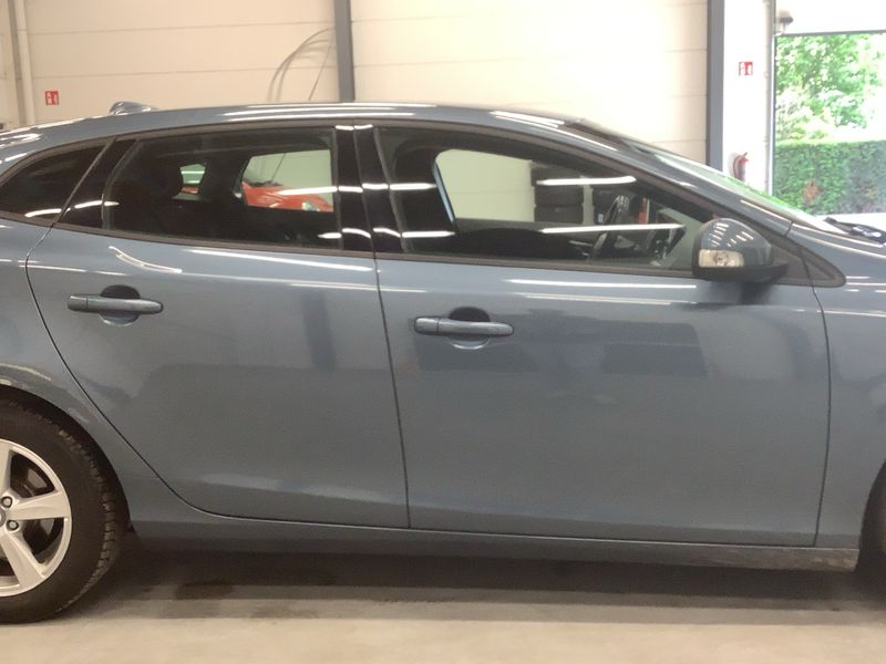 Volvo V40 1.6 D2 Kinetic 2013 – снимка 10