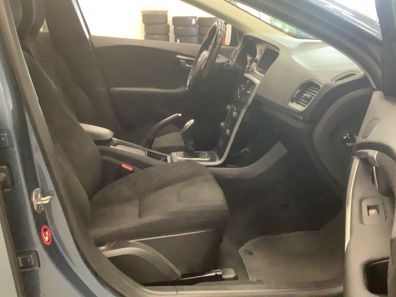 Volvo V40 1.6 D2 Kinetic 2013 – снимка 16