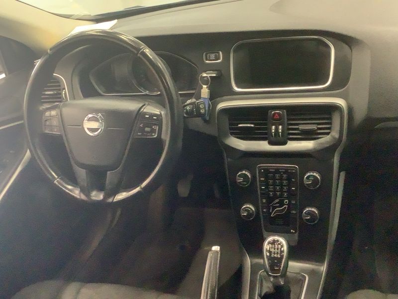 Volvo V40 1.6 D2 Kinetic 2013 – снимка 17