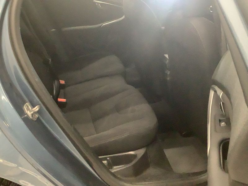Volvo V40 1.6 D2 Kinetic 2013 – снимка 19