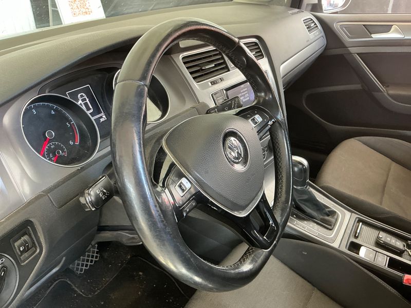 Volkswagen Golf VII 1.6 TDI Edition BlueMotion Tech 2014 – снимка 35