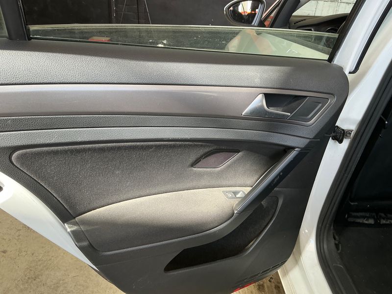Volkswagen Golf VII 1.6 TDI Edition BlueMotion Tech 2014 – снимка 30