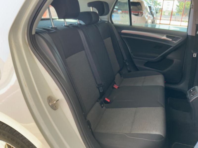 Volkswagen Golf VII 1.6 TDI Edition BlueMotion Tech 2014 – снимка 19