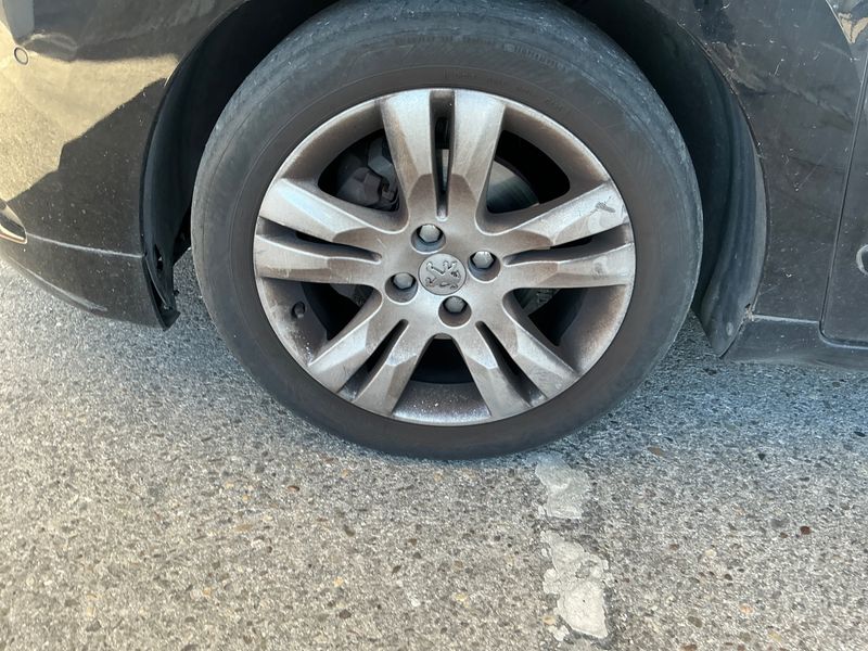 Peugeot 5008 1.6 Blue-HDi Allure 2011 – снимка на щета