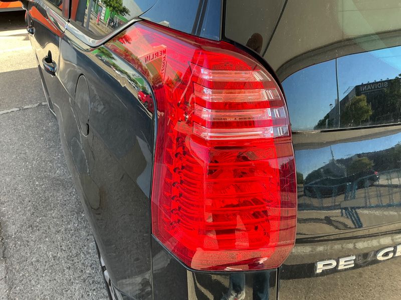 Peugeot 5008 1.6 Blue-HDi Allure 2011 – снимка на щета