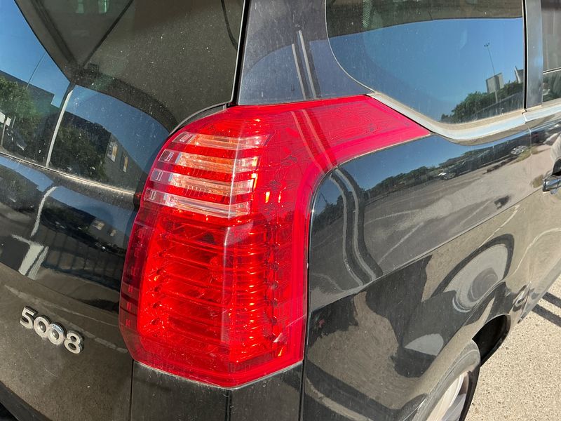 Peugeot 5008 1.6 Blue-HDi Allure 2011 – снимка на щета