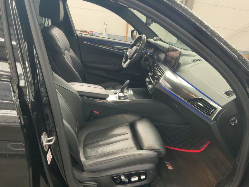 BMW 5er M550i xDrive 2021 – снимка 16