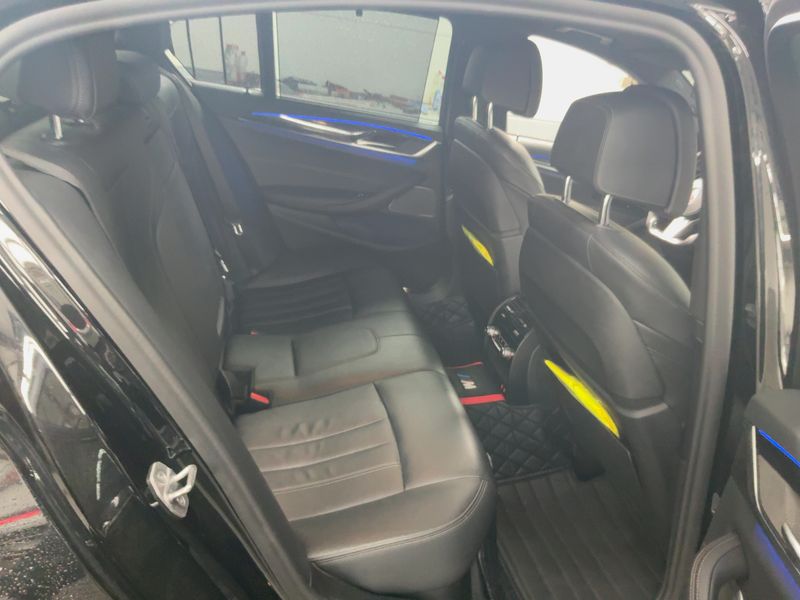 BMW 5er M550i xDrive 2021 – снимка 19