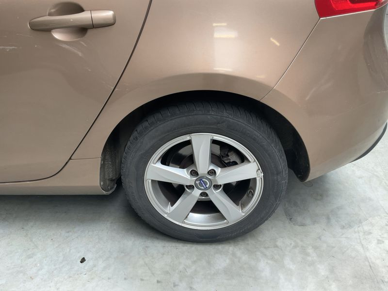 Volvo V40 2.0 D2 Kinetic 2016 – снимка 5