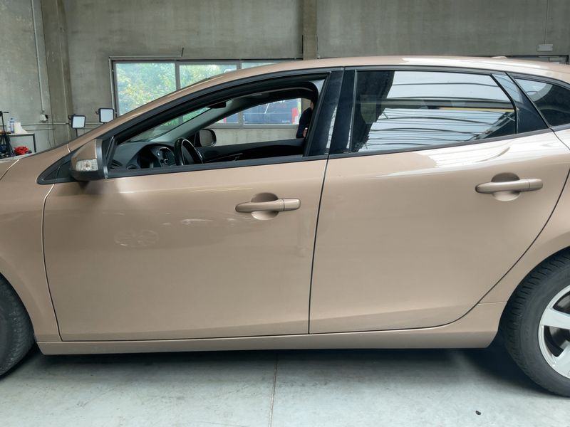 Volvo V40 2.0 D2 Kinetic 2016 – снимка 4