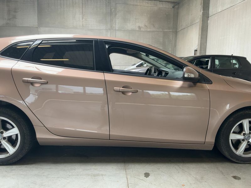 Volvo V40 2.0 D2 Kinetic 2016 – снимка 10