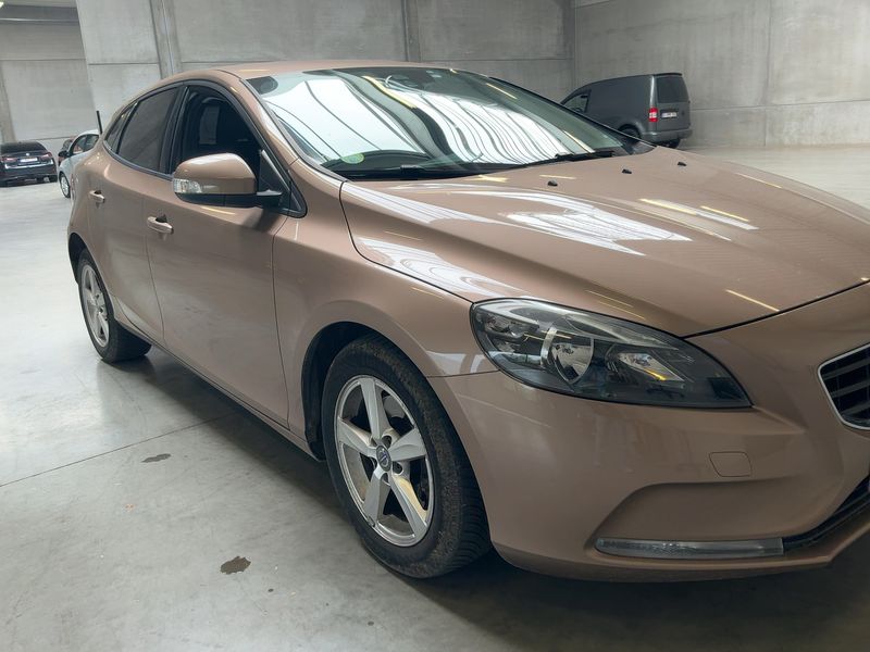 Volvo V40 2.0 D2 Kinetic 2016 – снимка 12