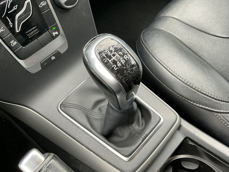 Volvo V40 2.0 D2 Kinetic 2016 – снимка 25