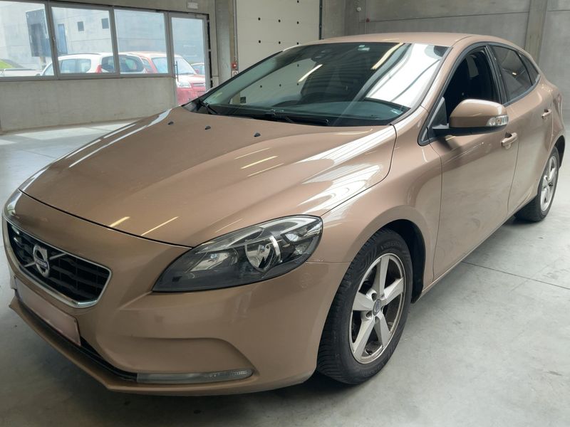 Volvo V40 2.0 D2 Kinetic 2016 – снимка 2