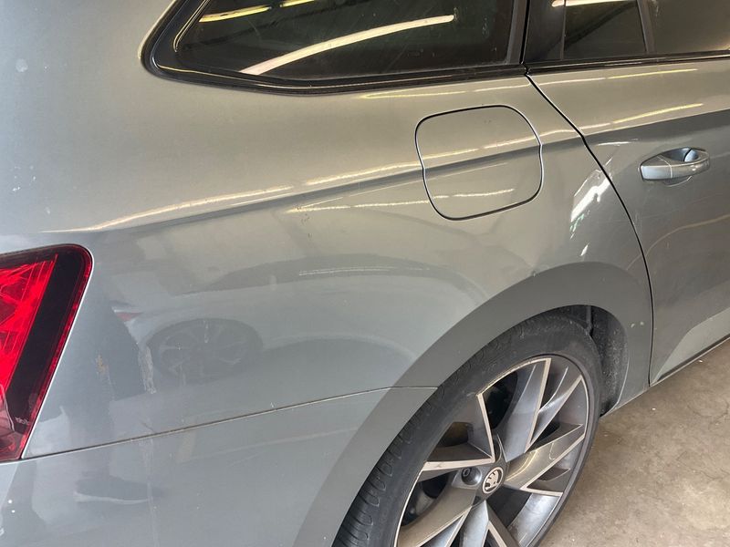 Skoda Superb 2.0 TDI SportLine 2018 – снимка 22