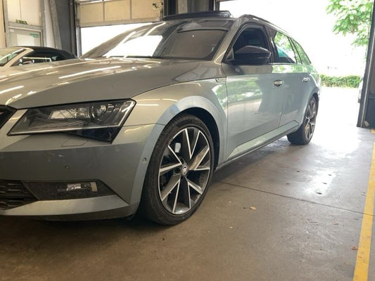 Skoda Superb 2.0 TDI SportLine 2018 – снимка 2