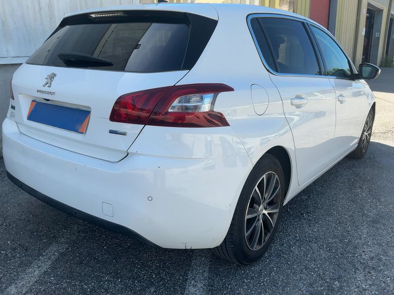 Peugeot 308 1.2 e-THP Allure 2017 – снимка 8