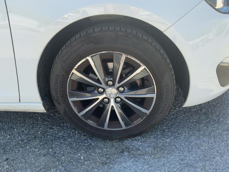 Peugeot 308 1.2 e-THP Allure 2017 – снимка 11