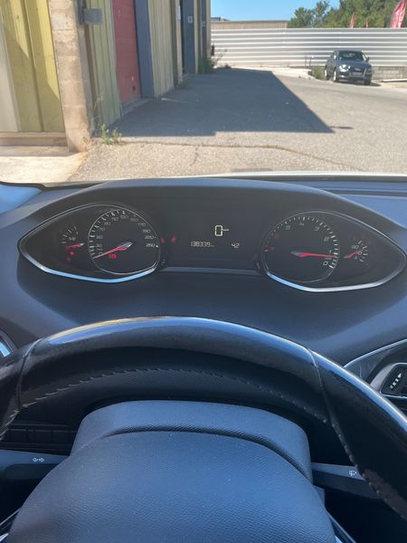 Peugeot 308 1.2 e-THP Allure 2017 – снимка 18