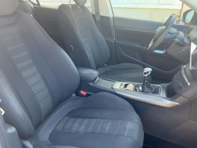 Peugeot 308 1.2 e-THP Allure 2017 – снимка 16
