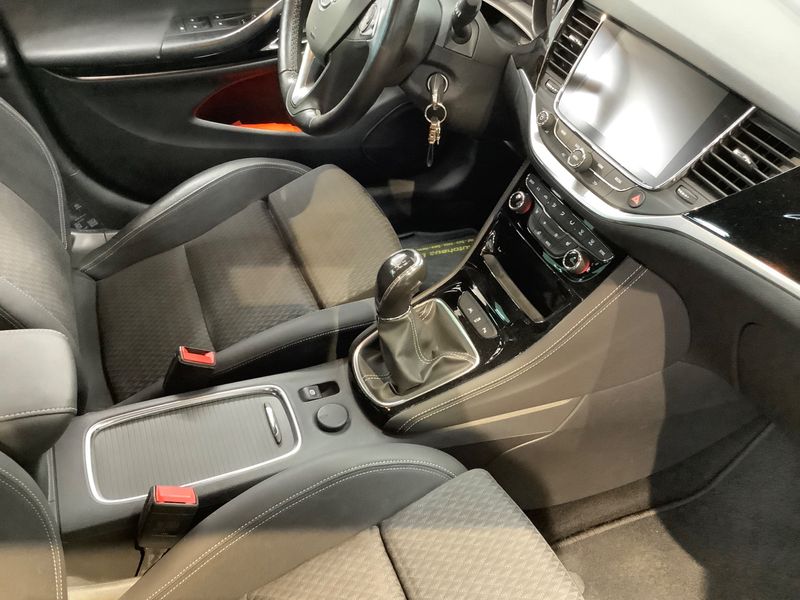 Opel Astra 1.4 SIDI Turbo Innovation 2018 – снимка 32