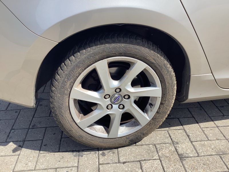 Volvo S60 2.0 D3 Momentum 2013 – снимка 9