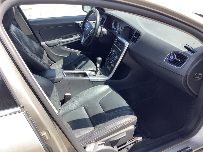 Volvo S60 2.0 D3 Momentum 2013 – снимка 16