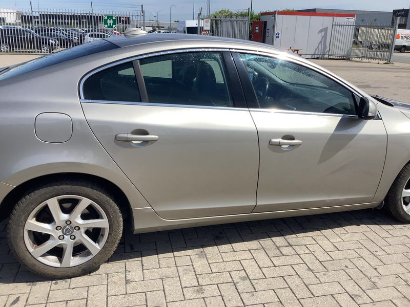 Volvo S60 2.0 D3 Momentum 2013 – снимка 10