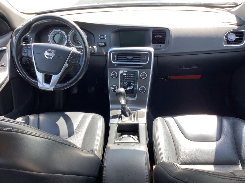 Volvo S60 2.0 D3 Momentum 2013 – снимка 17