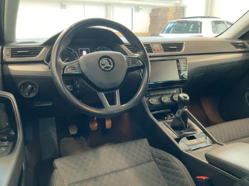 Skoda Superb 2.0 TDI Style 2017 – снимка 18