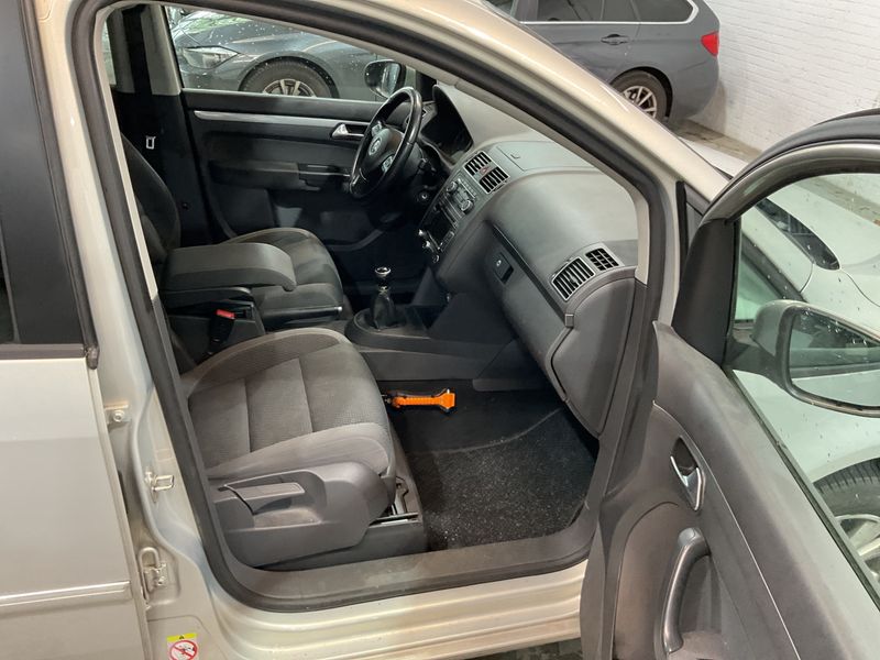 Volkswagen Touran 1.2 TSI Comfortline BlueMotion Tech 2011 – снимка 3
