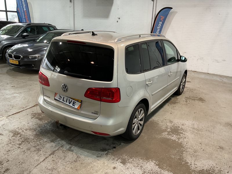 Volkswagen Touran 1.2 TSI Comfortline BlueMotion Tech 2011 – снимка 2
