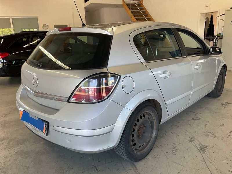 Opel Astra 2.0 Turbo Innovation "110 Jahre" 2009 – снимка 2