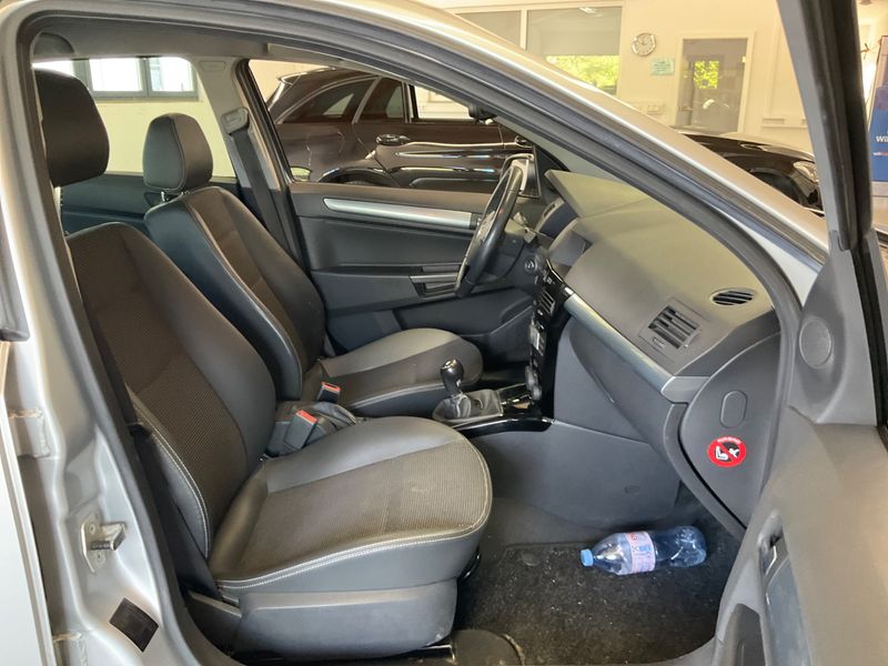 Opel Astra 2.0 Turbo Innovation "110 Jahre" 2009 – снимка 3