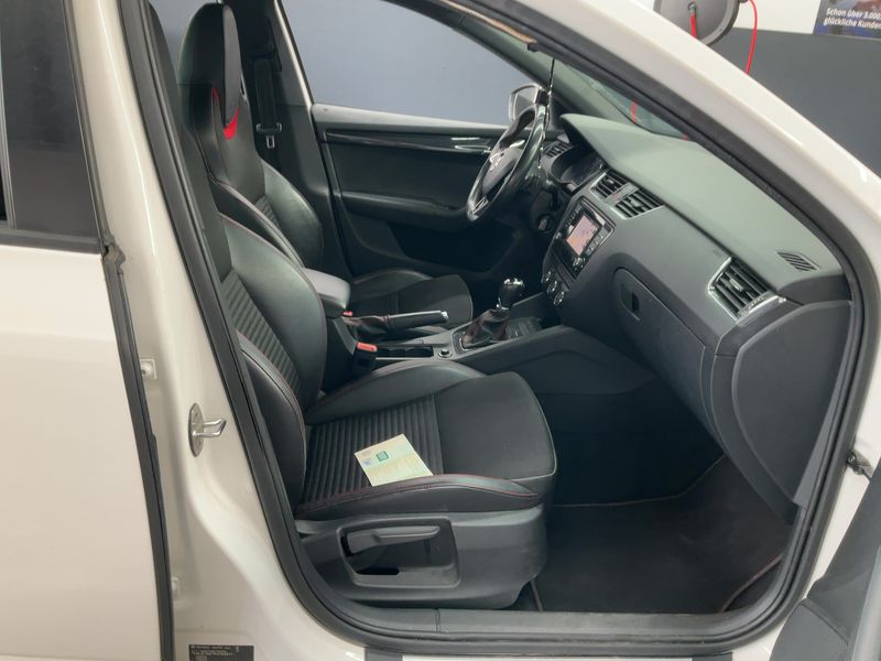 Skoda Octavia 2.0 TDI RS 2015 – снимка 16