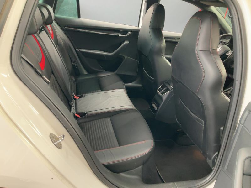 Skoda Octavia 2.0 TDI RS 2015 – снимка 19