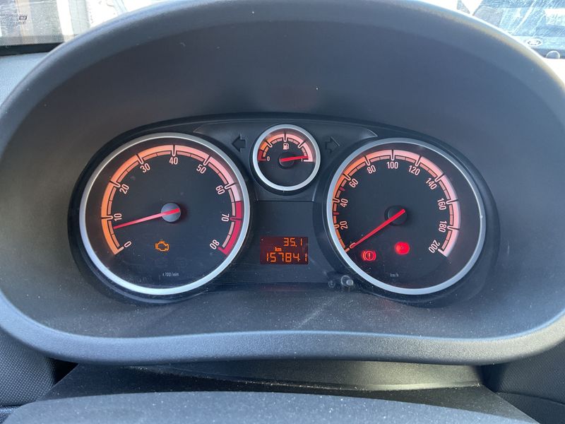 Opel Corsa 1.2 Basis 2011 – снимка 4