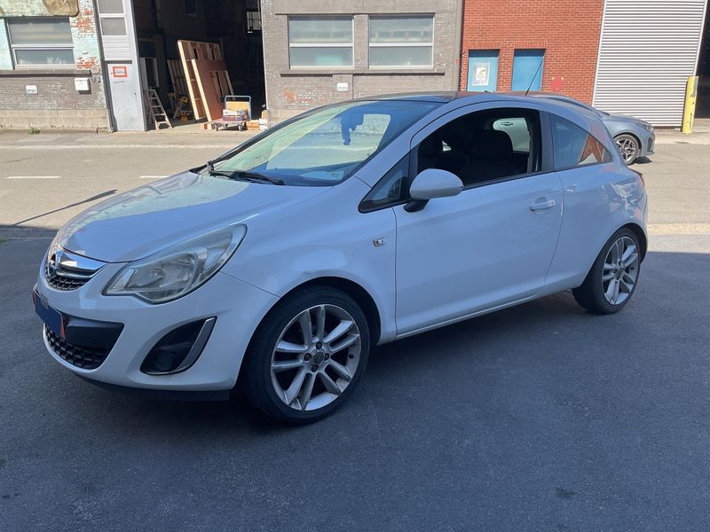 Opel Corsa 1.2 Basis 2011 – снимка 1