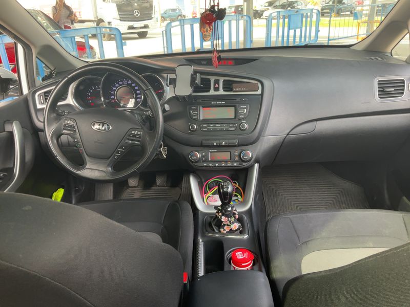 Kia cee'd 1.6 CRDi Drive 2014 – снимка 17