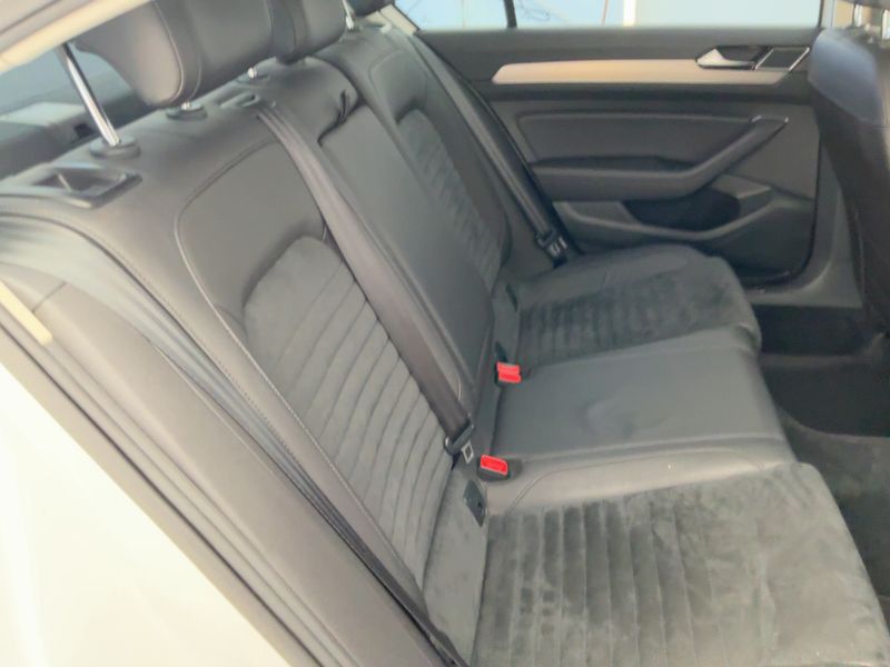 Volkswagen Passat 2.0 TDI Highline BlueMotion Tech 2016 – снимка 19