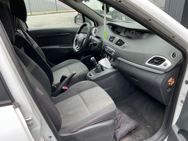 Renault Grand Scenic 1.5 dCi Life 2014 – снимка 3