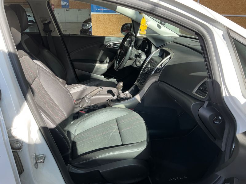 Opel Astra 1.7 CDTI 150 Jahre Opel 2012 – снимка 3