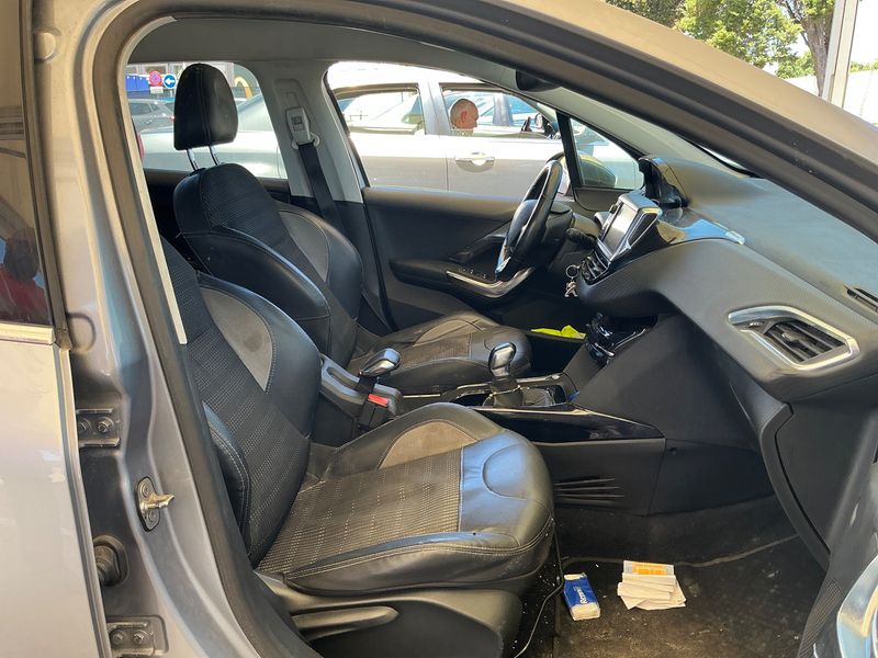 Peugeot 2008 1.2 PureTech Allure 2015 – снимка 3