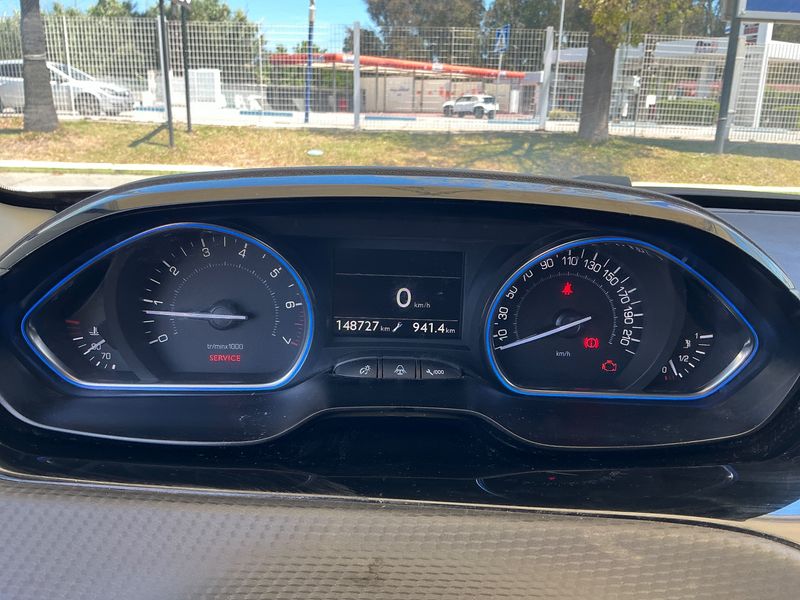 Peugeot 2008 1.2 PureTech Allure 2015 – снимка 4