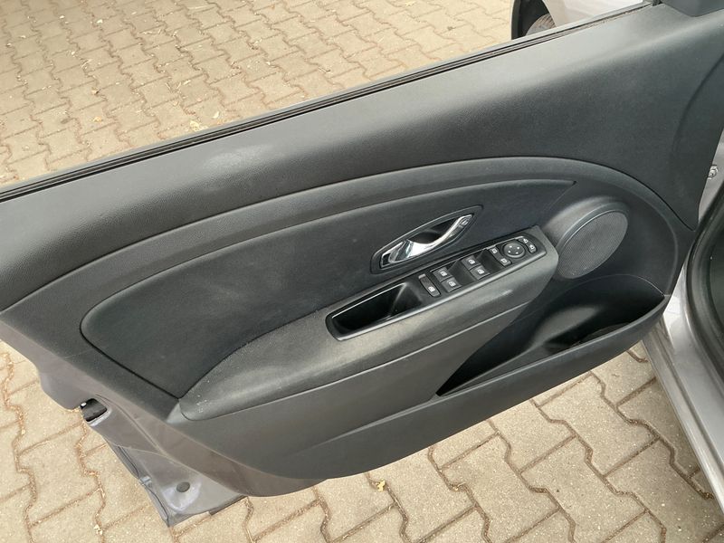 Renault Megane 1.2 Paris 2014 – снимка 27