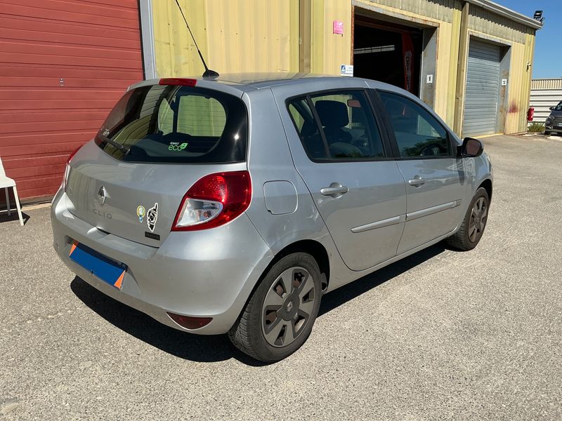 Renault Clio 1.5 dCi Collection Business 2014 – снимка 2