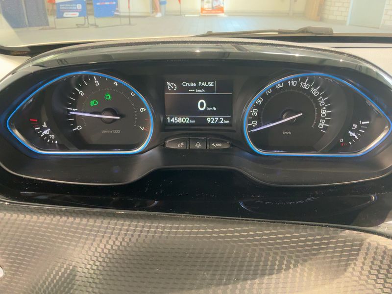 Peugeot 2008 1.2 PureTech Allure 2018 – снимка 18