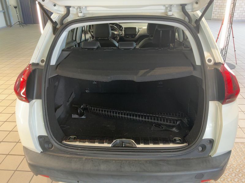 Peugeot 2008 1.2 PureTech Allure 2018 – снимка 15