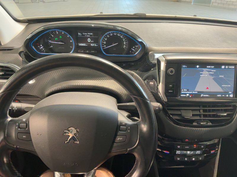 Peugeot 2008 1.2 PureTech Allure 2018 – снимка 17